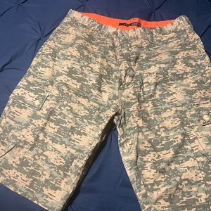 Sean Jean men’s Camo shorts 36 waist new